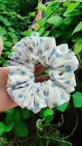 Cột tóc Scrunchies vải họa tiết hoa nhí size 13cm