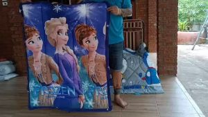 ( ที่นอนอนุบาลแบบหนาพิเศษ )ที่นอนเด็กอนุบาล ที่นอนปิคนิค สำหรับไปโรงเรียนแบบหนานุ่มพิเศษ ที่นอนพับ และ( กางเกงเด็ก3-6ขวบคละลาย)