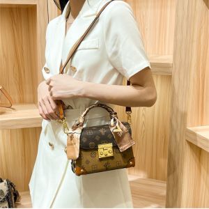 Brand womens handbag 2025 new autumn and winter retro commuting high-end designer shoulder crossbody bag trendy small square