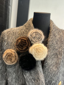 Real Mink Hair Flower Brooch Female Minimalist Fashion High-End Sweater Pin Accessories Clothes Scarf Decorations Accessories