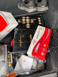 Kain pelikat gajah duduk putih ada Jalur belakang