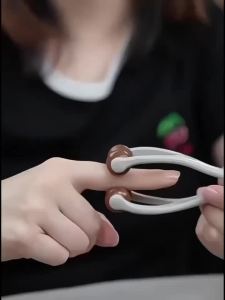 1/2-Piece Solid Wood Finger Massager Roller Featuring 360° Roller Clip‑on Design for Hand Meridian Relief