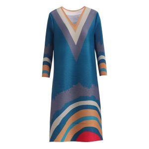 褶皱连衣裙春夏新款时尚海军风V领洋气宽松大码A字裙