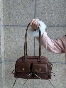 กระเป๋าถือทรงโบสตันสไตล์วินเทจ ความจุขนาดใหญ่ กระเป๋าสะพายไหล่ข้างเดียวสำหรับผู้หญิง กระเป๋าถือแบบลำลองสำหรับฤดูใบไม้ร่วงและฤดูหนาวปี 2025