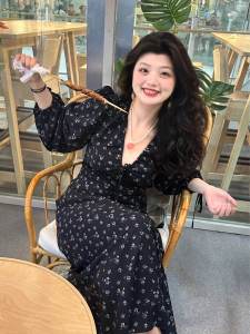 plus Size French V-neck Black Floral Long Sleeve Dress Womens Waist-cinching Slimming Elegant Long Dress Commute Style A-line