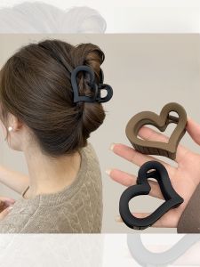 Minimalist Frosted Heart Hair Clip Womens New 2025 Shark Hair Clip Stylish Hair Accessories Simple Fashion Hair Grips