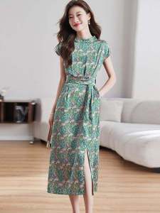 ชุดเดรสยาวปานกลางลายดอกไม้หรูหราสำหรับผู้หญิงในฤดูร้อน ชุดเดรสยาวปานกลางสีพื้นแขนยาวคอวีทรงเอสำหรับผู้หญิง