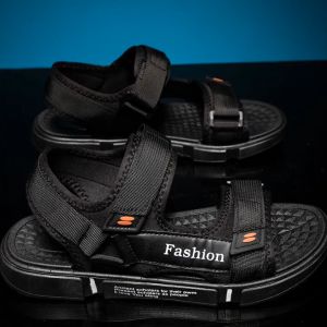 รองเท้าแตะลำลองผู้ชายฤดูร้อนเกาหลีแฟชั่นรองเท้าชายหาดรองเท้าแตะชาย 2025 รูปแบบใหม่