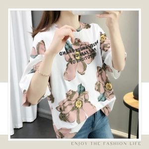 SQShop งานแนะนำเข้าใหม่ เสื้อลายดอกงานสกรีน สไตล์แฟชั่น ดีไซน์สวย ดีเทลงานพิมพ์ลายดอกบอกเลยว่าเก๋ รุ่นนี้พร้อมส่งให้เลือกหลายสี ใครยังไม่มี พิกัดในตะกร้าเลย