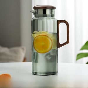 Luxurious Chinese Style Glass Cold Water Pot with Wood Handle for Office Tea Brewing Set Includes Water Cup And Juice Glass