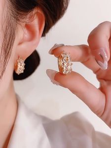 18k gold pawnable saudi gold original Full diamond zircon leaf ear buckle simple and versatile high-end earrings for women hypoallergenic