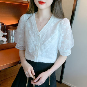 AMMIN Áo Cánh Mùa Hè Khoét Rỗng Thêu Hoa Cổ Chữ V Tay Ngắn Ren Ngọt Ngào Mới Áo Cánh Ngọc Trai Phiên Bản Hàn Quốc Vải Lưới Tinh Tế Phong Cách Tay Áo Phồng Cho Nữ Thanh Lịch Áo Cánh Màu Trắng