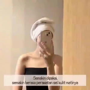 Pheramoist Strawberry Body Wash 500ml BPOM Sabun Mandi Cair Whitening Shower Gel Pemutih Ingkirkan Kulit Kusam Kering Merinding Eksfoliasi Bleaching Pemutih Badan Melembabkan Mencerahkan Kulit Menghilangkan sel kulit mati Wangi Tahan Lama