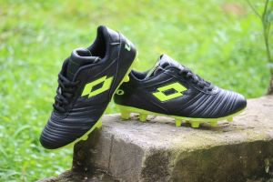 sepatu bola anak kulit sapi lotto black green outsol sudah di jahit keliling