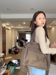 กระเป๋าทรงถือ พร้อมสายสะพายยาว รุ่น LC-7301 ยี่ห้อ LINGKY #กระเป๋าสะพาย #มีเก็บปลายทาง