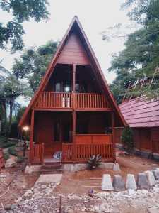 Rumah kayu minimalis modern model segitiga kayu kelapa ukuran 6 x 4 meter