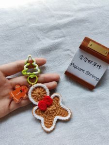Handmade Christmas Gingerbread Man Keychain Bag Charm Crochet Yarn Gift Mini Cute for Friends Festive Celebration Supplies