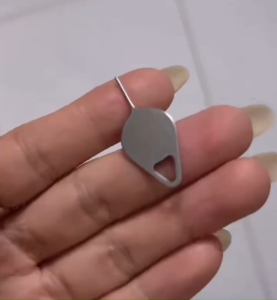 Que chọc sim cho đên thoại hình giọt nước có thể treo móc khóa vô cùng tiện lợi