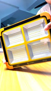 KKSKY【สว่างมาก กันน้ำ】ไฟสปอตไลท์โซล่าเซลล์ 8000W 20000W ไฟฉุกเฉินพกพา ชาร์จ USB ไฟแคมป์ ไฟบ้าน กันฟ้าผ่า IP68 ปรับความสว่างได้ เปลี่ยนสีได้ 4 สี