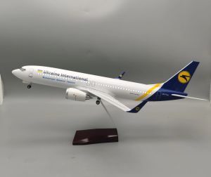 47CM Scale Plane Model B737-800 Ukraine Airplane Model Resin Airplane Gift Aviation Enthusiast For Collections and Displays