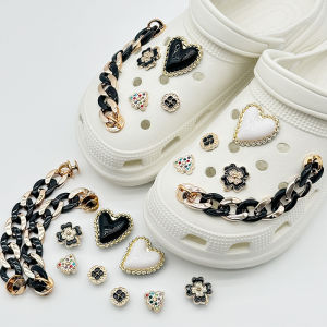 10ชิ้น/เซ็ต Crocs Jibbita รองเท้ามีเสน่ห์อุปกรณ์เสริมโซ่โลหะแฟชั่นรองเท้าหัวเข็มขัดรองเท้าถอดได้ดอกไม้สำหรับ Crocs