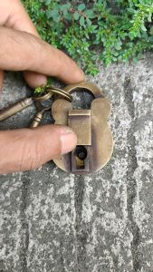 Gembok Kuningan Antik Motif Batavia Mini Polos 1 pcs