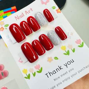 เล็บปลอมสีเจล❤️แถมกาว ❤️แถมตะไบทุกชุดเจลแท้100% ติดง่ายๆแค่ไม่เกิน5นาทีสวยเลย (มือ)