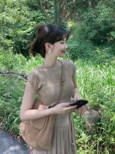 French Knitted Ice ผ้าไหม เสื้อยืดแขนสั้น ผู้หญิง ดีไซน์ Sensation ฤดูร้อน Pure Desire สลิมฟิต Half High ปกเสื้อ เรียบหรู Small Flying Sleeve เสื้อท่อนบน