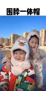 หมวกบีนนี่มีฮู้ดสำหรับเด็กลายการ์ตูนหมวกผ้าพันคอหนึ่งชิ้นหมวกครอบหูผ้ากำมะหยี่สำหรับเด็กผู้ชายเด็กผู้หญิงหมวกอบอุ่นกันลมในฤดูหนาว