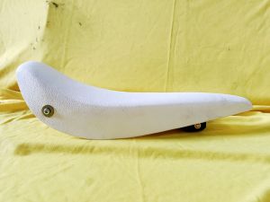 Sedel Bananaseat Sepeda Lowrider Putih Handgrip Rubber