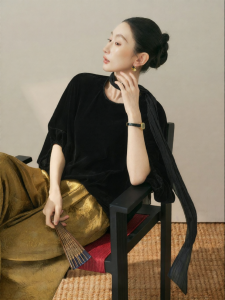 SUSHE | Vintage Laid-Back Flocking Velvet Top with Integral Ribbon and Beaded Collar