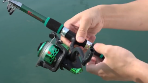 Phoenix fishing rods menawarkan 4 pilihan warna dan 8 pilihan ukuran terbuat dari karbon fiber berkualitas tinggi yang sangat ringan