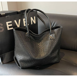 Trendy Large Capacity Soft Leather Woven Womens Shoulder Bag Summer New Handbag Tote Bag Fashionable Polyester Lining Zipper Closure