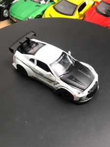 1/32 Nissan GTR R35 Alloy Sports Car Model Diecast Toy Pull Back with Light Sound
