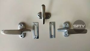 Slot Kunci Jendela Kayu Rambuncis Grendel Panolet Kuningan