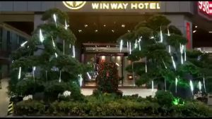 8PCS/Set Solar Outdoor Meteor Shower Rain Raya Lampu 8 Tube LED String Lights Waterproof Snowfall Self-propelled Shower Rain Strip Light Wedding Party Christmas Outdoor Garden lampu hiasan raya lampu klip klip