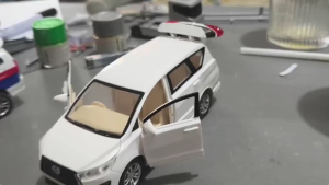 OuVaaN Innova Reborn 225 1:32 Scale Toy Car / Model Car Lights Sound ABS Body Diecast 3 Years+ New Arrival