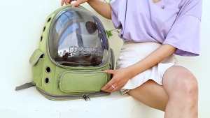 กระเป๋าเป้สะพายหลังสัตว์เลี้ยงเรียงรายไปด้วยกระเป๋าสัตว์เลี้ยงที่มองเห็นได้ทนทานต่อสิ่งสกปรกและระบายอากาศได้ (3 สี) CW42