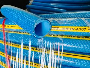 สายยาง อ่อน รู 5 หุลหรือ 5/8 เสริมเชือกถัก สีฟ้า ม้วนละ 20เมตร โอเชี่ยนสโตน ยาง PVC หนา2ชั้น เหนียว ทนแดด ทนแรงดันน้ำได้ ใช้งานนาน