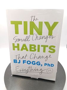Tiny Habits: The Small Changes That Change Everything by BJ Fogg PhD [Paperback]