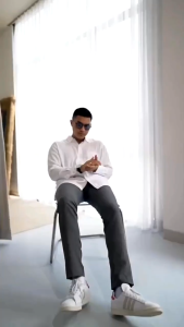 Kemeja Polos Putih Pria Lengan Panjang