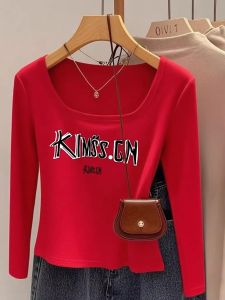 เสื้อยืดคอกว้างแขนยาวผ้าฝ้ายแท้ทรงเข้ารูปสำหรับฤดูใบไม้ร่วง/ฤดูหนาว เสื้อชั้นในสีแดงพิมพ์ลายสำหรับผู้หญิง เสื้อผ้าทำงานสไตล์เกาหลี