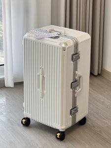 Large Capacity Aluminum Frame Luggage Bag for Travel Abroad Thickened Carry-On Suitcase Fashionable Hardshell Suitcase