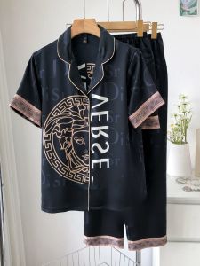 ชุดนอนผ้าไหมน้ำแข็งคู่รักสำหรับฤดูใบไม้ผลิและฤดูร้อน ชุดสามชิ้นแขนสั้น กางเกงขาสั้น กางเกงขายาว เสื้อคลุมบ้านสำหรับผู้ชายและผู้หญิง