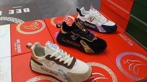 Sepatu Pria Sneakers Motif Emas Mengkilat & Kualitas Premium