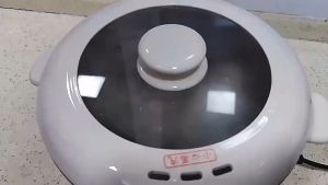 Nổi lẩu điện đa năng nồi lẩu chống dính cao cấp dung tích 5 lít siêu lớn nồi điện đa năng chuyên nấu lẩu và các món xào nấu luộc công suất 1350w mạnh mẽ lên nhiệt nhanh đun sôi lẩu trong 5 phút . Bảo hành 1 năm toàn quốc