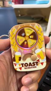 TAGO MALL พวงกุญแจ พวงกุญแจกระดานวงล้อของเล่น มีไฟLED พวงกุญแจสายปาร์ตี้ [ตัวหนังสือภาษาไทย] พกพาง่าย