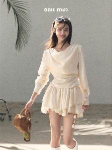 OAKMOO | Bộ Áo Cổ Xéo Tay Dài Và Chân Váy Ngắn Từ Vải Lyocell Linen