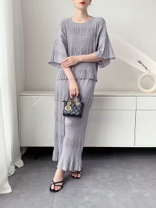 Set gồm Áo tay ngắn và Quần chất vải thun lò xo cao cấp thiết kế trẻ trung năng động - 55Kg.Linh
