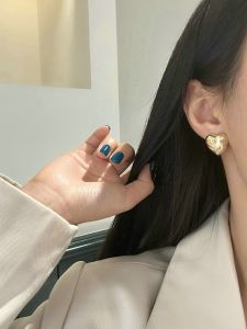 ต่างหูรูปหัวใจสไตล์ฝรั่งเศสวินเทจแบบครึ่งวงกลมเคลือบด้านสำหรับผู้หญิง เครื่องประดับแฟชั่นฤดูใบไม้ร่วงและฤดูหนาว